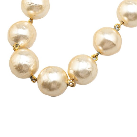 CHANEL Vintage Gold Pearl Necklace - Picture 2 of 8